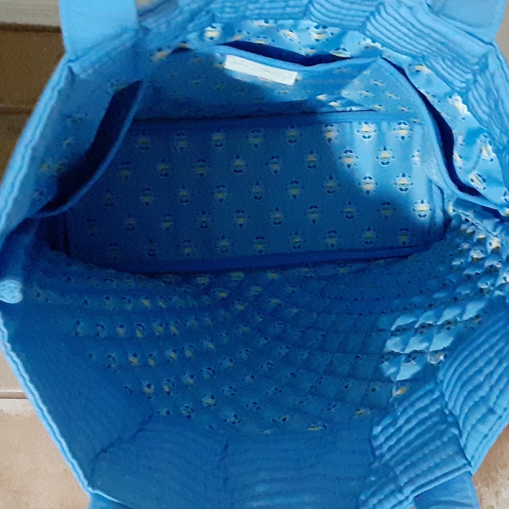 Vera Bradley Tote - Picture 4 of 5